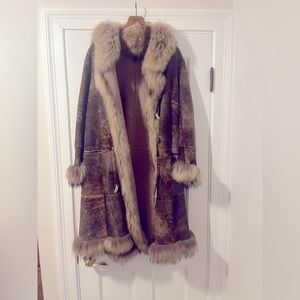 Rizal suede Sherpa lined coyote fur trimmed knee length coat perfect condition.